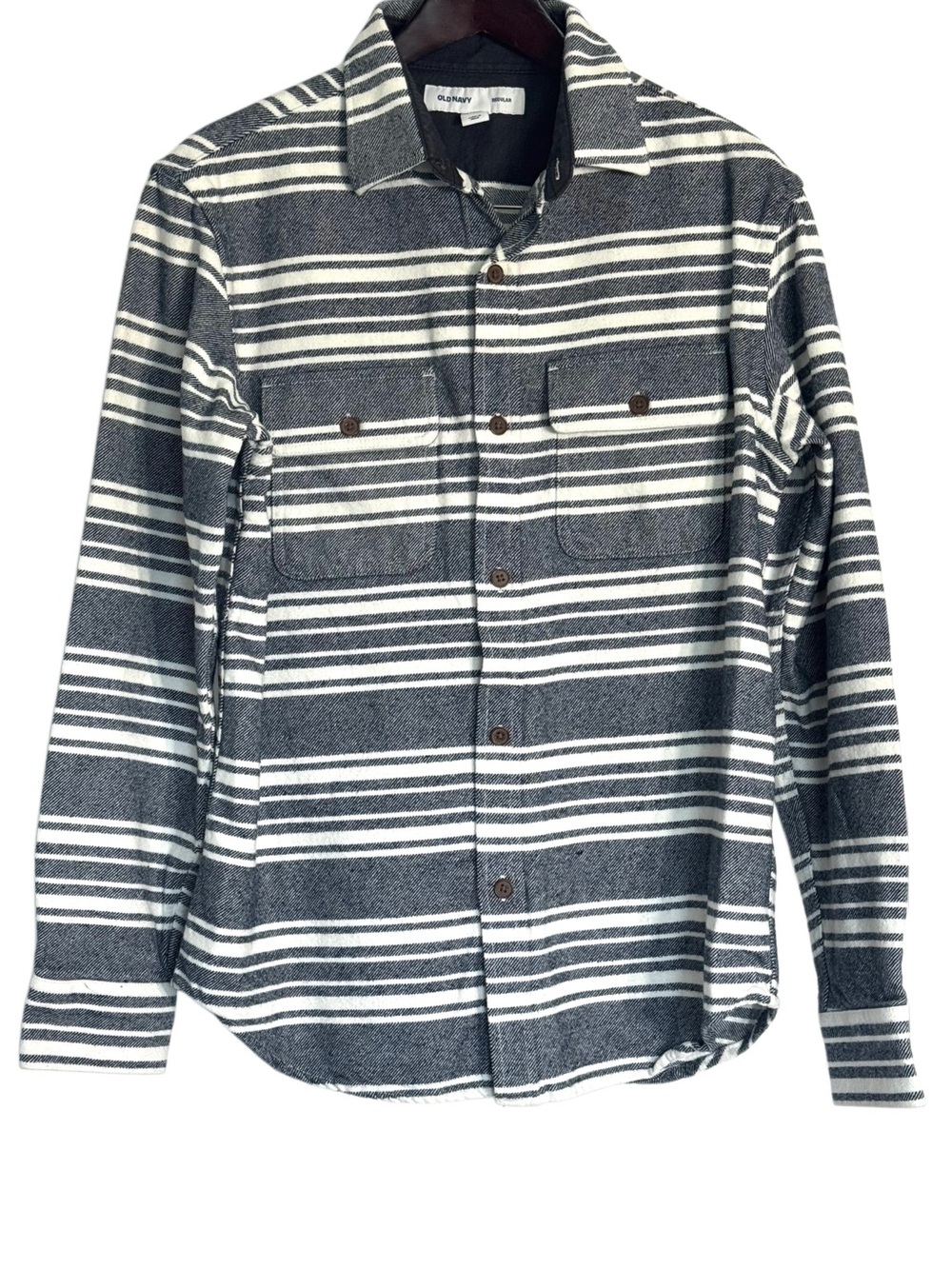 Old Navy men’s striped Button down shirt/Flanel in size Medium. Navy Color